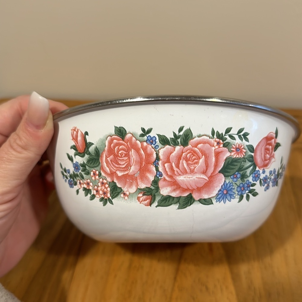 Vtg Floral Mixing Bowl Set w/ White Enamel Coating & Pink Rose  Cottagec…